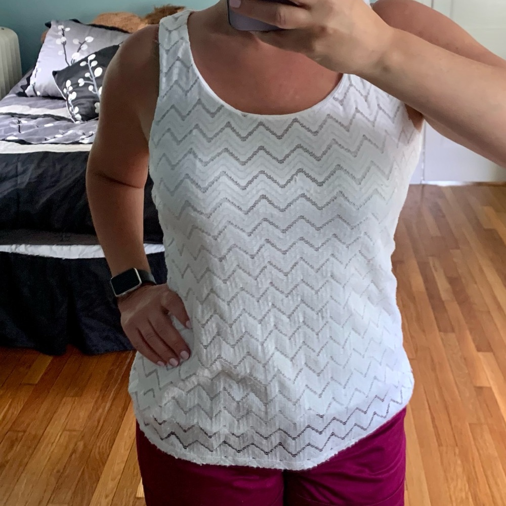 White layered tank